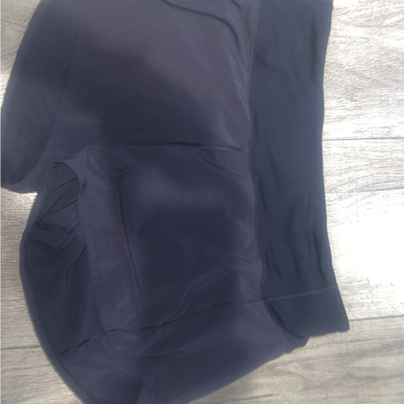 Size 6 Black Lululemon shorts - Picture 1 of 4